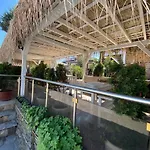 Ξενοδοχείο Meatsa 2*